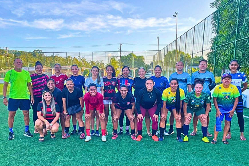 Seleção feminina de Vitória do Jari se prepara para o jogo de estreia pelo campeonato intermunicipal.