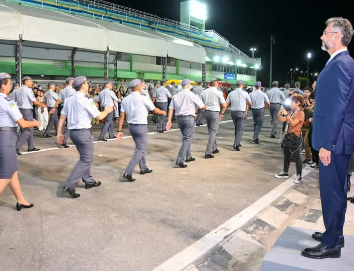 Governador Clécio Luís promove 409 policiais militares em solenidade no Sambódromo de Macapá