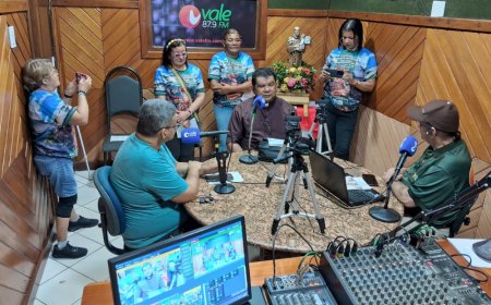 Imagem peregrina de Santo Antônio do Jari chega à Rádio Vale FM.