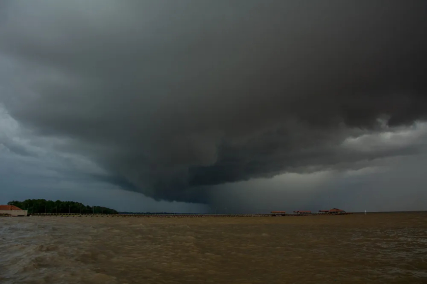 Instituto Nacional de Meteorologia  alerta de perigo para chuvas intensas e ventos fortes nesta terça (9)