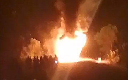 Ônibus interestadual pega fogo e fica totalmente destruído na BR-156