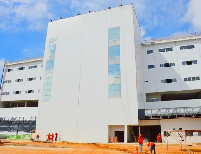 Gestores da infraestrutura vistoriam andamento da maior obra da saúde pública do Amapá