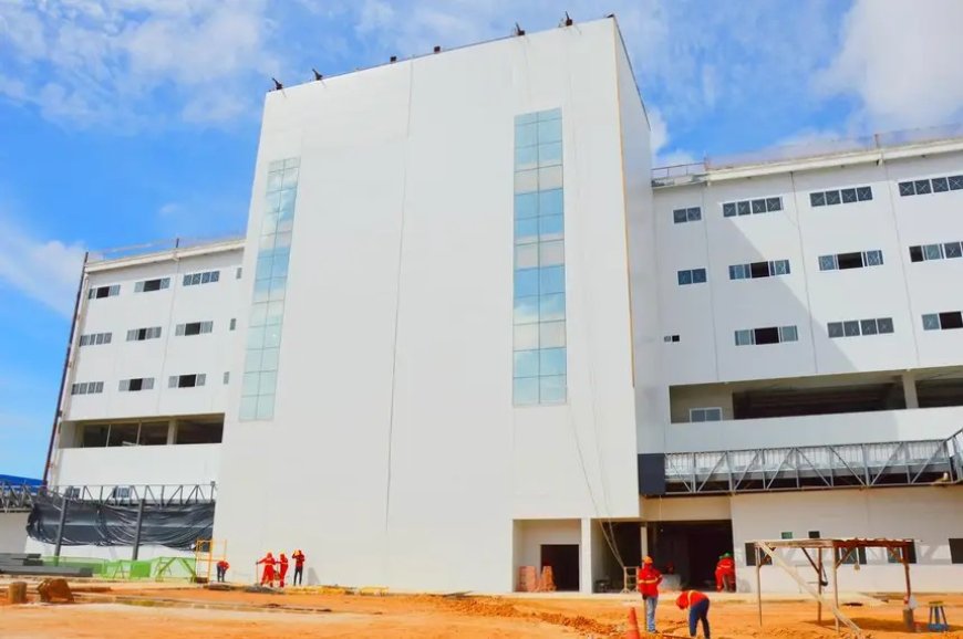 Gestores da infraestrutura vistoriam andamento da maior obra da saúde pública do Amapá