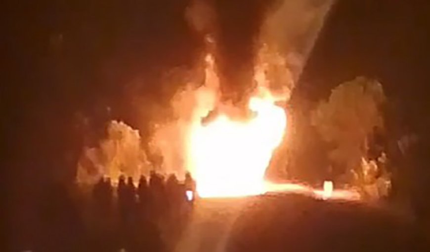 Ônibus interestadual pega fogo e fica totalmente destruído na BR-156